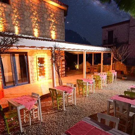 Kekik Alacati Mayko Hotel 2*