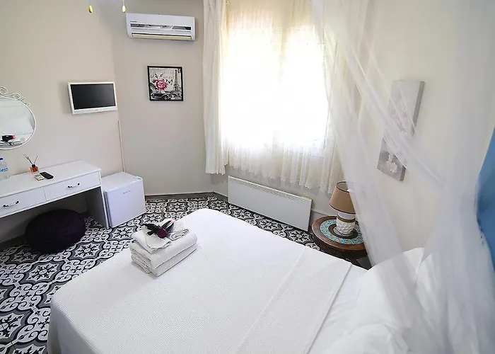 Kekik Alaçatı Mayko Otel 2*