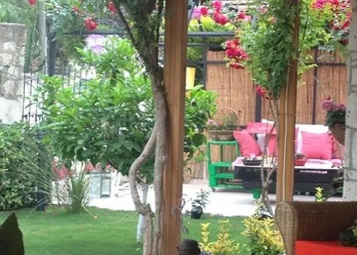 Kekik Alaçatı Mayko Otel 2*