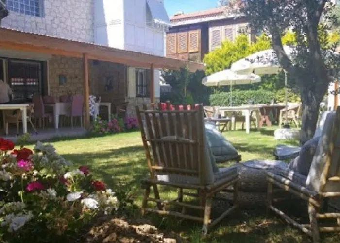 Kekik Alaçatı Mayko Otel 2*